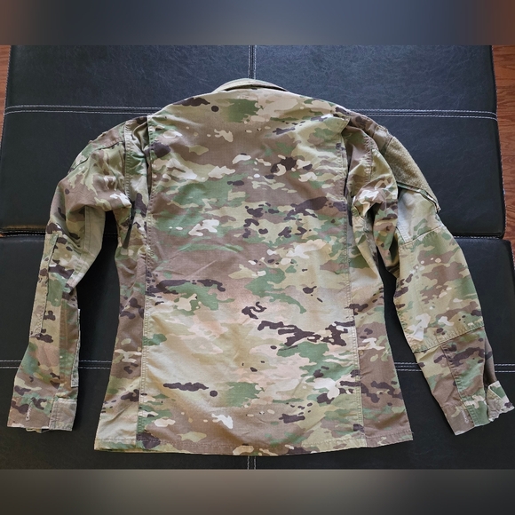 U.S. Army OCP ACU Coat (Medium Reg) - Picture 4 of 9